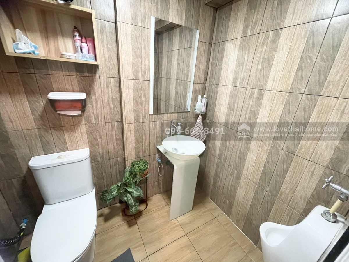 ขายตึกแถว 4 ชั้น ติดถนนใหญ่พุทธมณฑลสาย3 ทำเลตลิ่งชัน มี 2 คูหา (เชื่อมถึงกัน) 34 ตร.วา เหมาะอยู่อาศัย หรือเปิดกิจการได้ทันที ด้านหลังทำเป็นโกดังเก็บของ