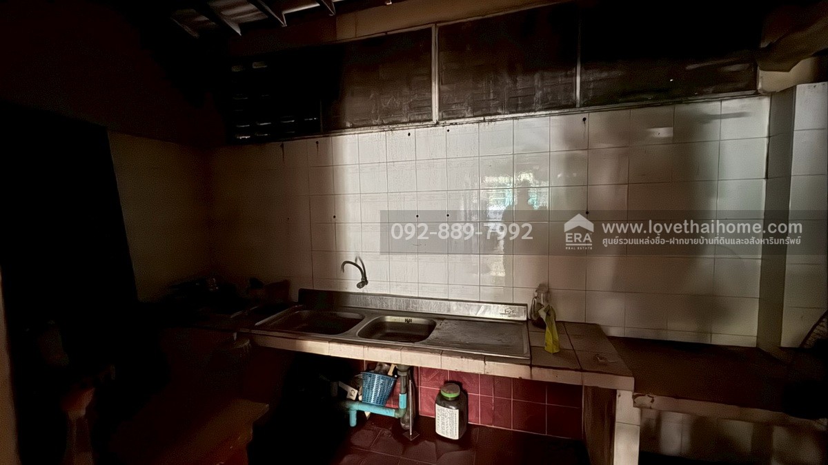 ขายตึกแถว 3.5 ชั้น ถนนนิคมรถไฟ อยู่ในตัวเมืองมหาชัย สมุทรสาคร พื้นที่ 15.4 ตรว. ใกล้แลนด์มาร์ค มหาชัย ราคาถูก ทำเลดี