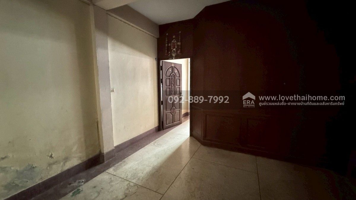 ขายตึกแถว 3.5 ชั้น ถนนนิคมรถไฟ อยู่ในตัวเมืองมหาชัย สมุทรสาคร พื้นที่ 15.4 ตรว. ใกล้แลนด์มาร์ค มหาชัย ราคาถูก ทำเลดี