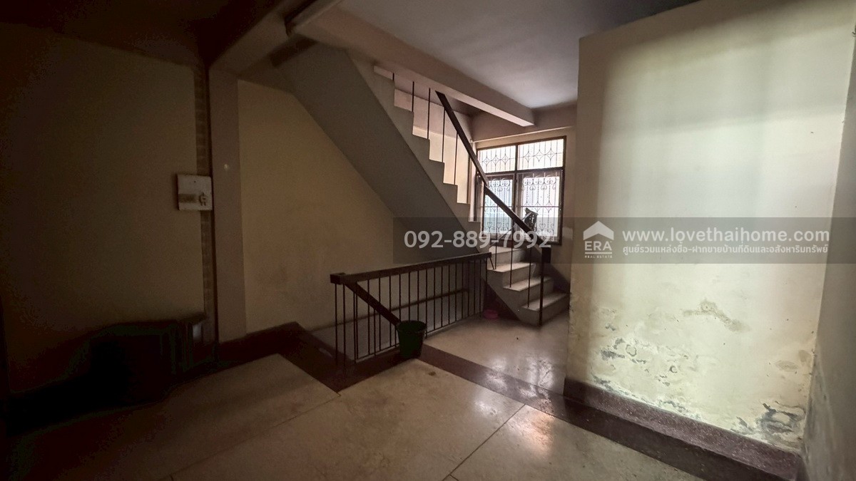 ขายตึกแถว 3.5 ชั้น ถนนนิคมรถไฟ อยู่ในตัวเมืองมหาชัย สมุทรสาคร พื้นที่ 15.4 ตรว. ใกล้แลนด์มาร์ค มหาชัย ราคาถูก ทำเลดี