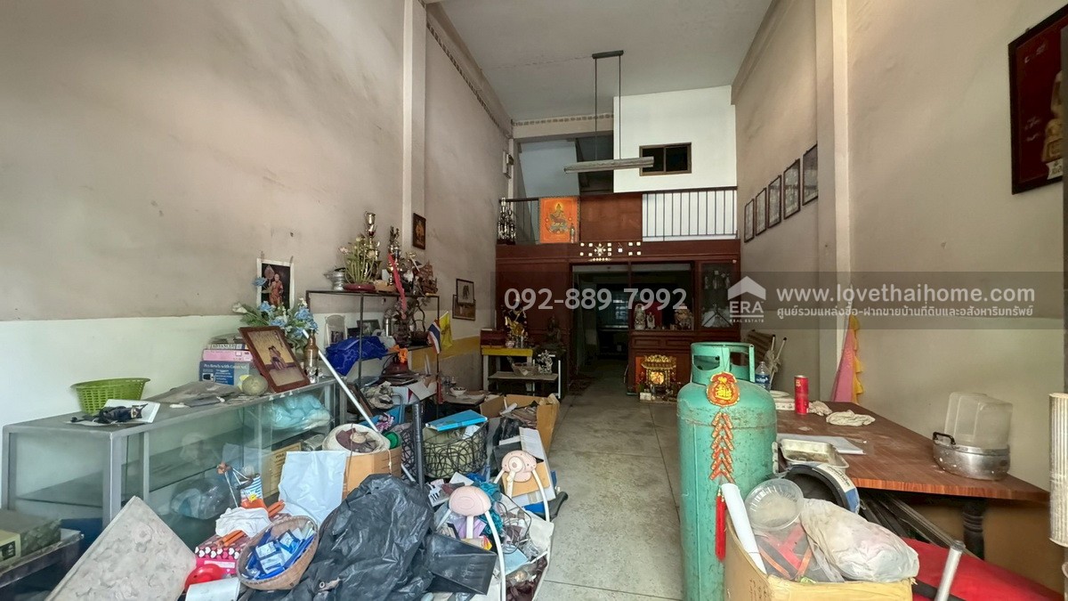 ขายตึกแถว 3.5 ชั้น ถนนนิคมรถไฟ อยู่ในตัวเมืองมหาชัย สมุทรสาคร พื้นที่ 15.4 ตรว. ใกล้แลนด์มาร์ค มหาชัย ราคาถูก ทำเลดี