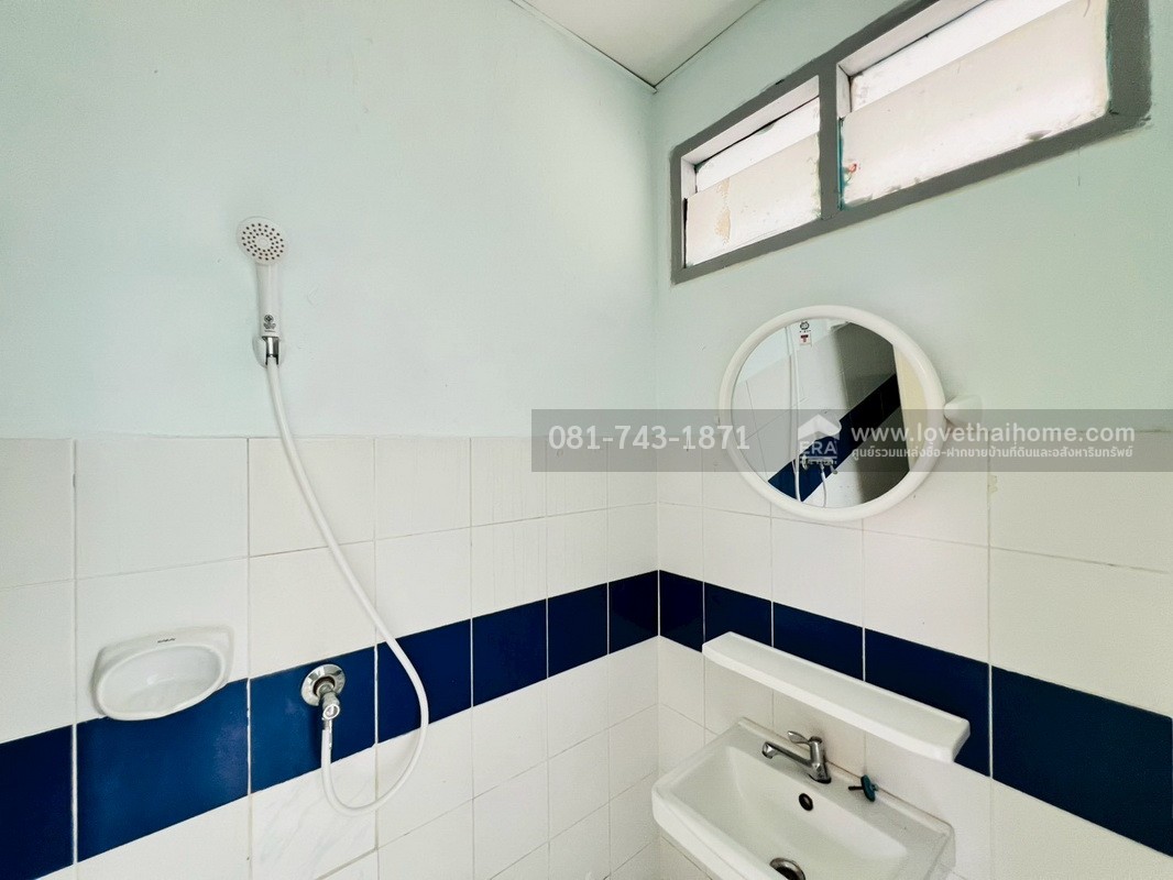 ขายทาวน์เฮ้าส์ ลำลูกกา ซอยเปียร์นนท์ หมู่บ้านอู่ทองเพลส โครงการ2 บ้านสภาพดี พร้อมเข้าอยู่ ต้นโครงการ 300 เมตรจากหน้าหมู่บ้าน ถนนเมน ใกล้รพ.สินแพทย์ ลำลูกกา พื้นที่ 16 ตรว. ขายถูกมากมาก