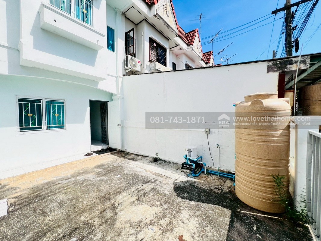 ขายทาวน์เฮ้าส์ ลำลูกกา ซอยเปียร์นนท์ หมู่บ้านอู่ทองเพลส โครงการ2 บ้านสภาพดี พร้อมเข้าอยู่ ต้นโครงการ 300 เมตรจากหน้าหมู่บ้าน ถนนเมน ใกล้รพ.สินแพทย์ ลำลูกกา พื้นที่ 16 ตรว. ขายถูกมากมาก