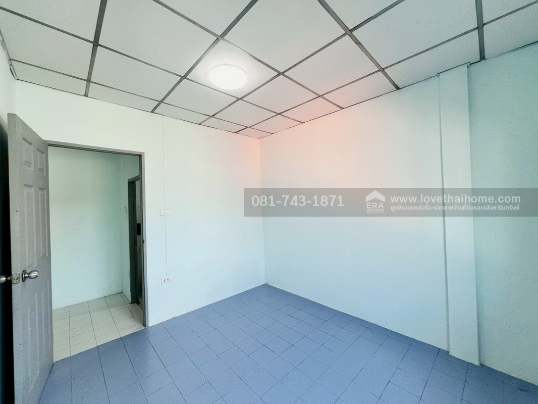 ขายทาวน์เฮ้าส์ ลำลูกกา ซอยเปียร์นนท์ หมู่บ้านอู่ทองเพลส โครงการ2 บ้านสภาพดี พร้อมเข้าอยู่ ต้นโครงการ 300 เมตรจากหน้าหมู่บ้าน ถนนเมน ใกล้รพ.สินแพทย์ ลำลูกกา พื้นที่ 16 ตรว. ขายถูกมากมาก