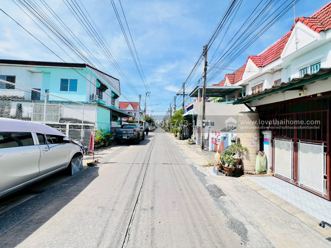 ขายทาวน์เฮ้าส์ ลำลูกกา ซอยเปียร์นนท์ หมู่บ้านอู่ทองเพลส โครงการ2 บ้านสภาพดี พร้อมเข้าอยู่ ต้นโครงการ 300 เมตรจากหน้าหมู่บ้าน ถนนเมน ใกล้รพ.สินแพทย์ ลำลูกกา พื้นที่ 16 ตรว. ขายถูกมากมาก