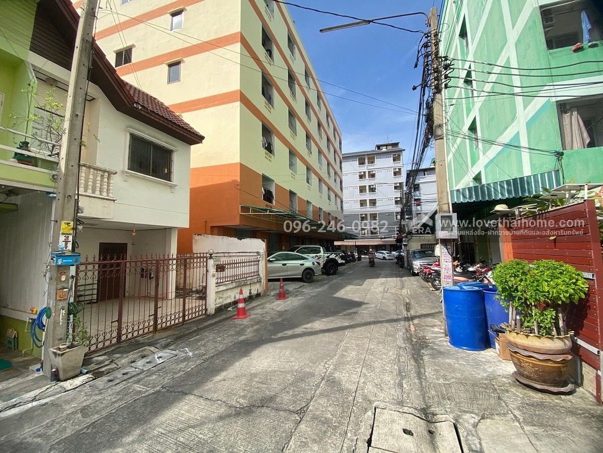 ขายทาวน์เฮ้าส์ ประชาชื่น-นนทบุรี 8 แยก 9 ตรงข้าม ม.ธุรกิจบัณฑิตย์ พื้นที่ 21.8 ตรว. ขายเพียง 2.7 ล้านบาท ราคานี้ถือว่าคุ้มมากกับทำเลและการเดินทางได้หลากหลายเส้นทาง