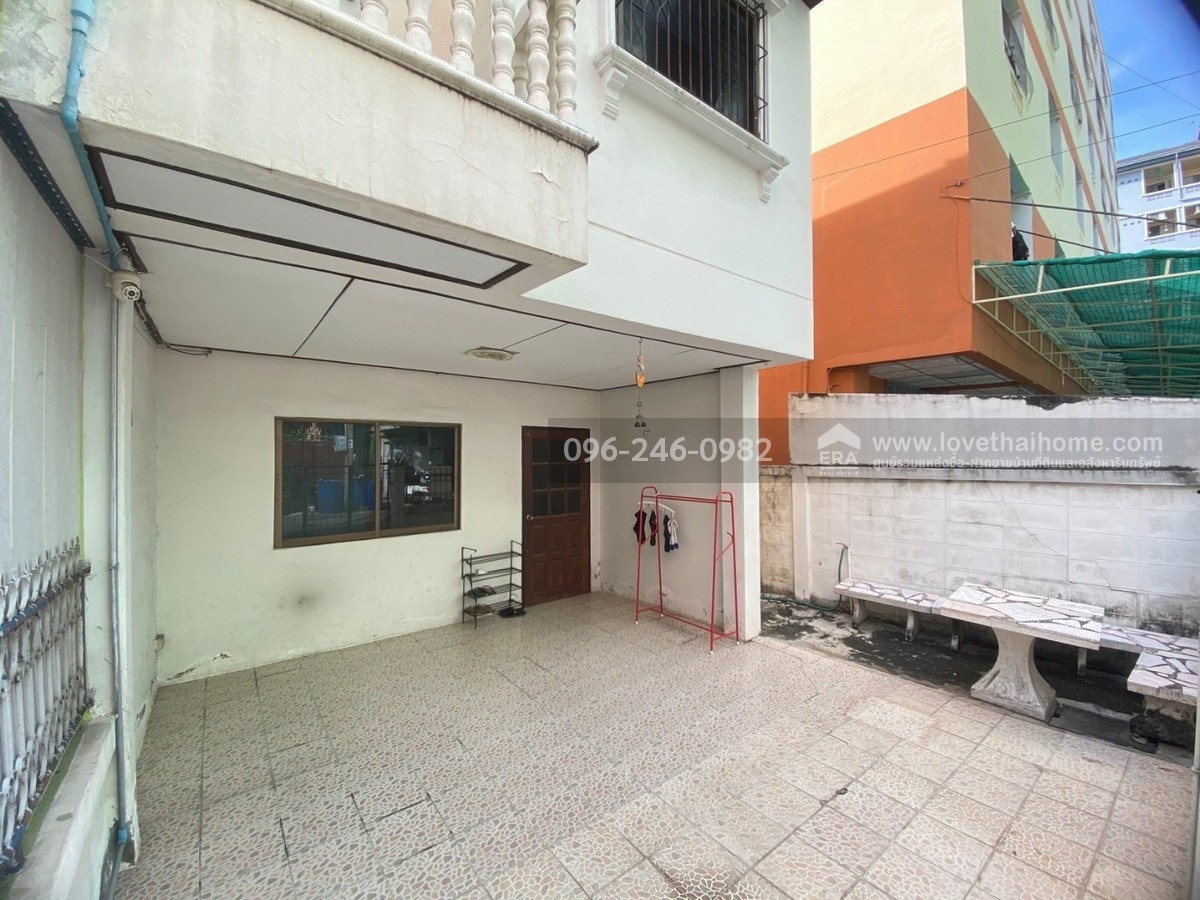 ขายทาวน์เฮ้าส์ ประชาชื่น-นนทบุรี 8 แยก 9 ตรงข้าม ม.ธุรกิจบัณฑิตย์ พื้นที่ 21.8 ตรว. ขายเพียง 2.7 ล้านบาท ราคานี้ถือว่าคุ้มมากกับทำเลและการเดินทางได้หลากหลายเส้นทาง