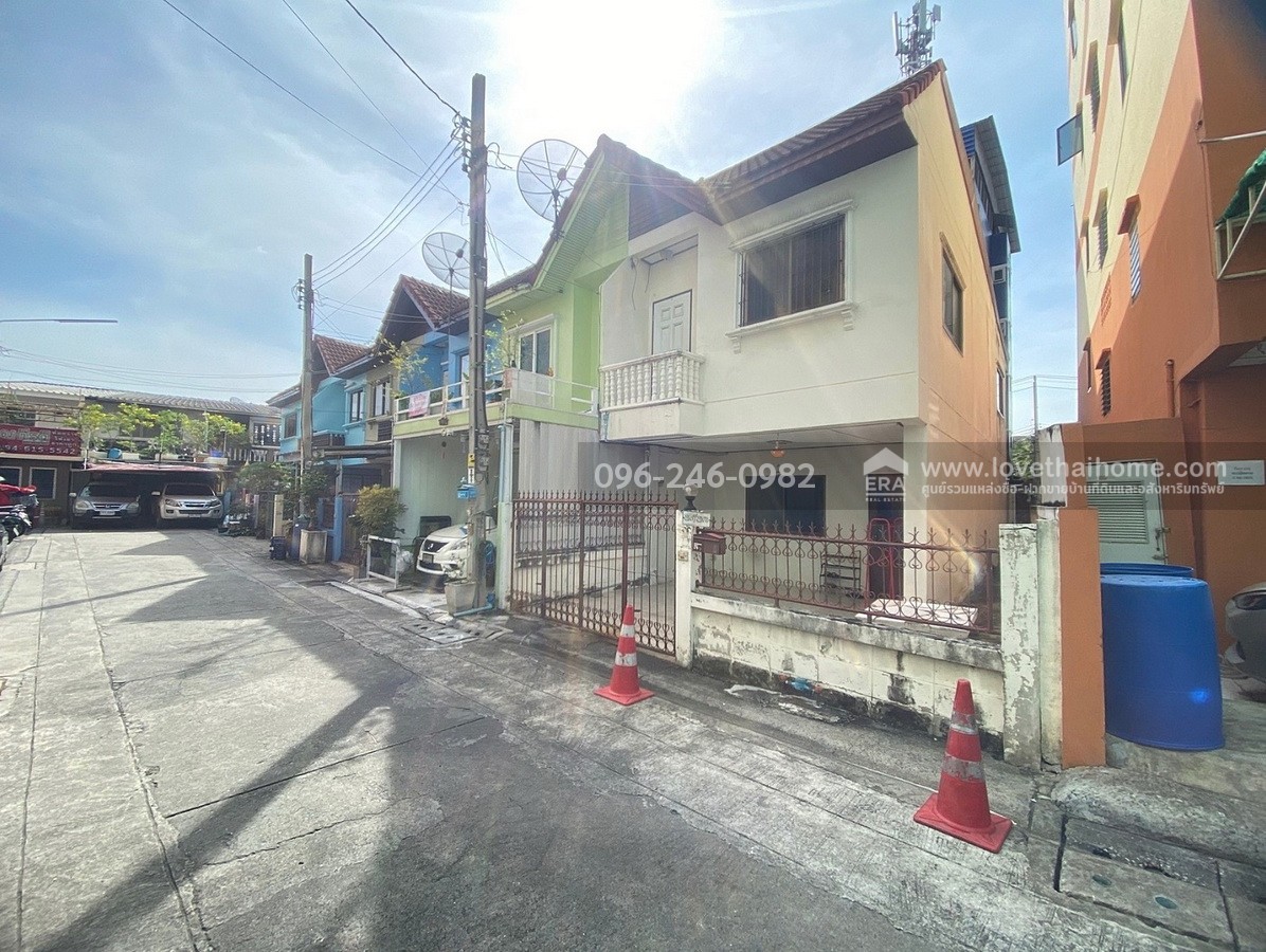 ขายทาวน์เฮ้าส์ ประชาชื่น-นนทบุรี 8 แยก 9 ตรงข้าม ม.ธุรกิจบัณฑิตย์ พื้นที่ 21.8 ตรว. ขายเพียง 2.7 ล้านบาท ราคานี้ถือว่าคุ้มมากกับทำเลและการเดินทางได้หลากหลายเส้นทาง