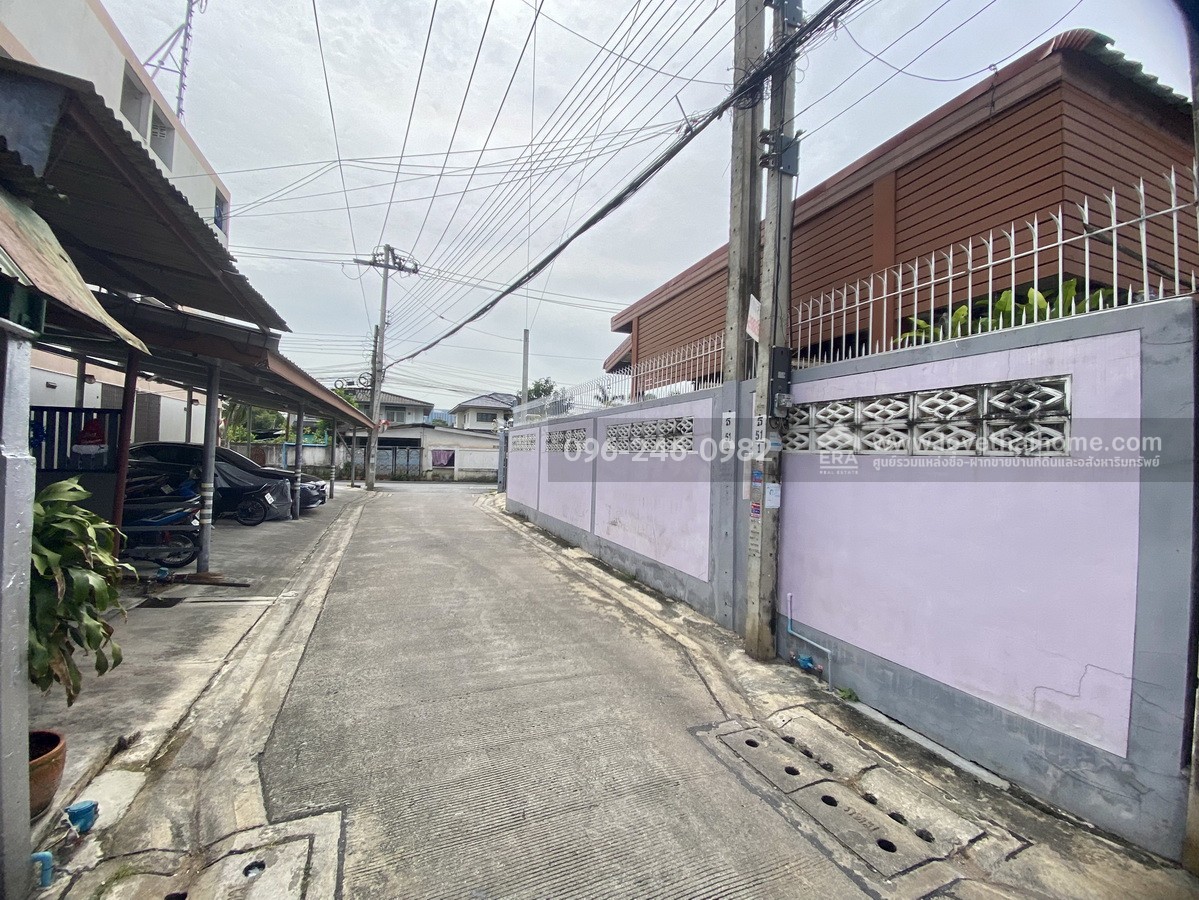 ขายบ้านเดี่ยว เพชรเกษม48 แยก4-7 ภาษีเจริญ หลังมุม 116 ตรว. สร้างอย่างพิถีพิถัน ลงเสาเข็มแข็งแรงมาก จัดสัดส่วนได้อย่างลงตัว พร้อมเข้าอยู่ ราคานี้หาไม่ได้อีกแล้ว ทำเลในเมือง มีรถไฟฟ้า