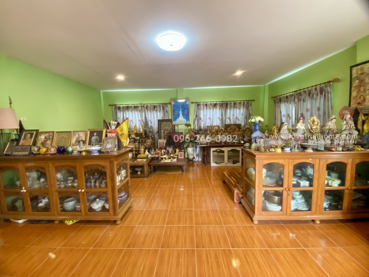 ขายบ้านเดี่ยวไพรเวท รามอินทรา ถ.ปัญญาอินทรา พื้นที่ 74 ตรว. ราคาเพียง 5.9 ล้านบาท ต่อเติมบ้านไปอีกกว่า 5 ล้านบาท บ้านสวยหิ้วกระเป๋าเข้าอยู่ได้เลย หมู่บ้านสงบ ร่มรื่น เหมาะมากสำหรับผู้ที่ชื่นชอบความเป็นส่วนตัว