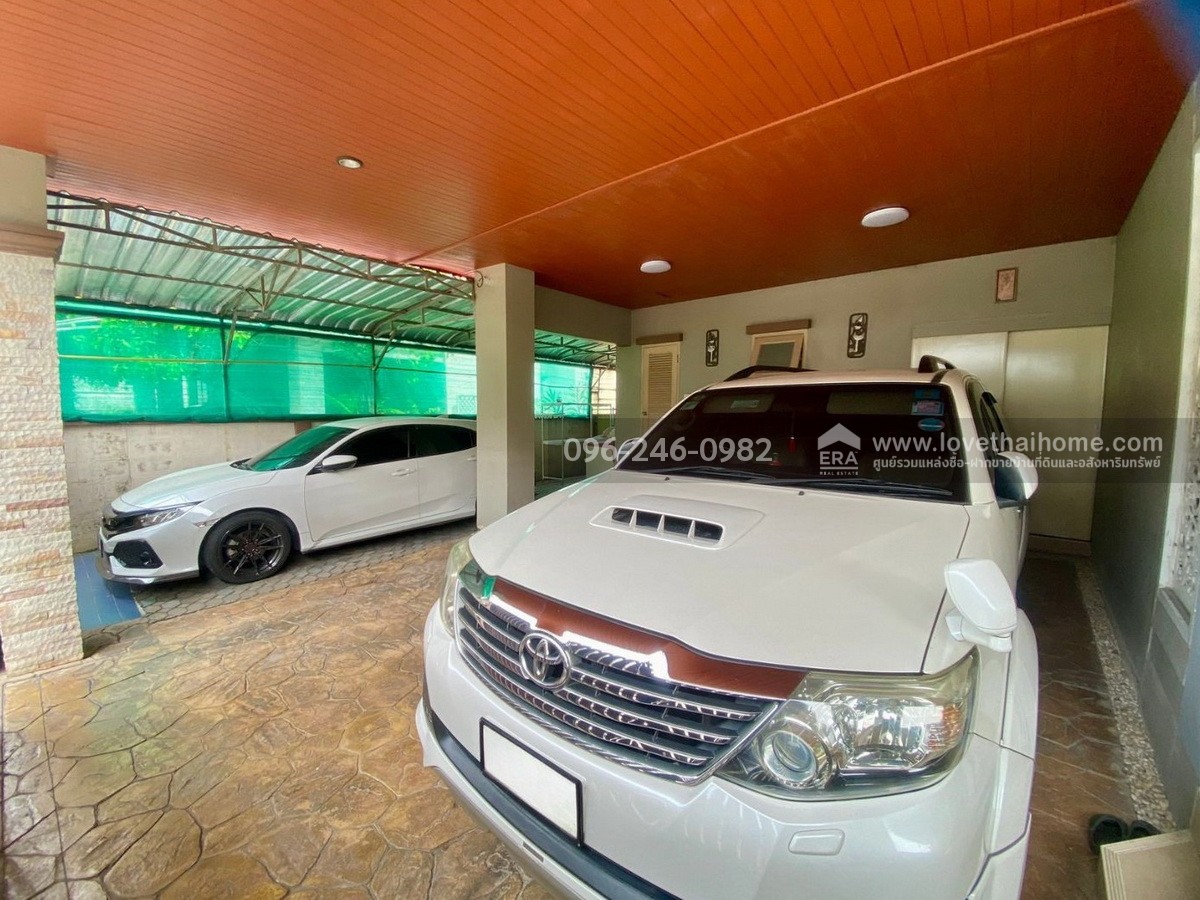 ขายบ้านเดี่ยวไพรเวท รามอินทรา ถ.ปัญญาอินทรา พื้นที่ 74 ตรว. ราคาเพียง 5.9 ล้านบาท ต่อเติมบ้านไปอีกกว่า 5 ล้านบาท บ้านสวยหิ้วกระเป๋าเข้าอยู่ได้เลย หมู่บ้านสงบ ร่มรื่น เหมาะมากสำหรับผู้ที่ชื่นชอบความเป็นส่วนตัว