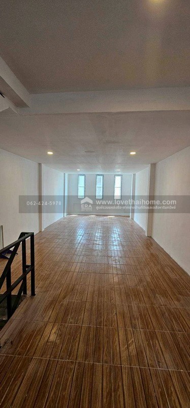 ขายตึกแถว 4 ชั้น ซ.รามคำแหง12 พื้นที่ 16 ตรว. รีโนเวทใหม่ทั้งหลัง เหมาะสำหรับทำออฟฟิศหรือพักอาศัย ราคาต่อรองได้