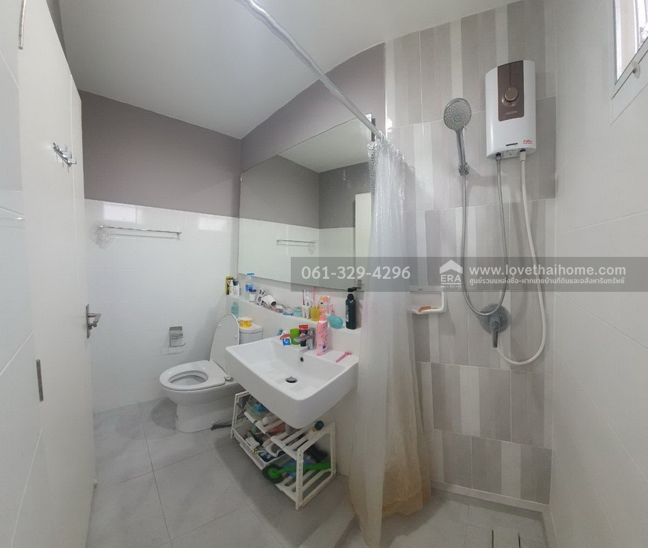 ขายทาวน์โฮม อินดี้ บางใหญ่ 2 นนทบุรี หลังมุม 19.5 ตรว. ใกล้รถไฟฟ้าสายสีม่วง-สถานีคลองบางไผ่ ขายเพียง 2.79 ล้านบาทเท่านั้น มีพื้นด้านข้างให้แต่งสวน บ้านสวยพร้อมอยู่