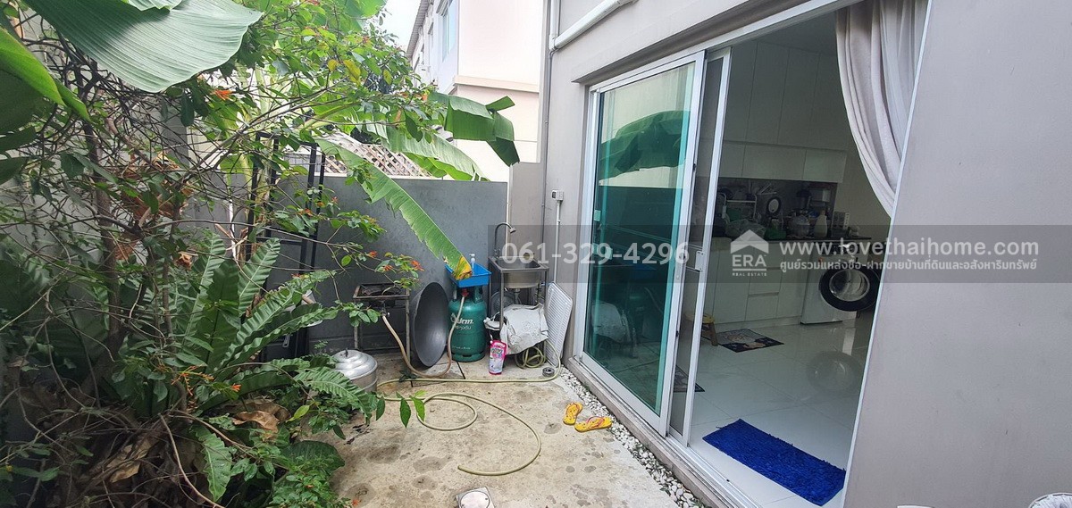 ขายทาวน์โฮม อินดี้ บางใหญ่ 2 นนทบุรี หลังมุม 19.5 ตรว. ใกล้รถไฟฟ้าสายสีม่วง-สถานีคลองบางไผ่ ขายเพียง 2.79 ล้านบาทเท่านั้น มีพื้นด้านข้างให้แต่งสวน บ้านสวยพร้อมอยู่