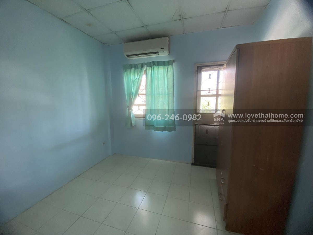 ขายทาวน์เฮ้าส์ ลำลูกกา49-คลอง4 เพ็ญพิชา ซ.4 หมู่บ้านคัทลียาวิลล์ ปทมุธานี พื้นที่ 21 ตรว. ขายเพียง 1.89 ล้านบาท ราคาดีพร้อมอยู่ ตรงข้ามสวนสนุกหมู่บ้าน