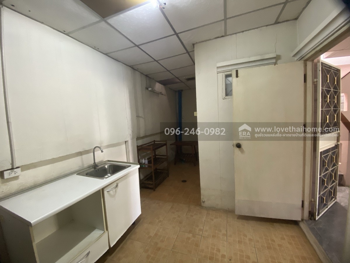 ขายทาวน์เฮ้าส์ ลำลูกกา49-คลอง4 เพ็ญพิชา ซ.4 หมู่บ้านคัทลียาวิลล์ ปทมุธานี พื้นที่ 21 ตรว. ขายเพียง 1.89 ล้านบาท ราคาดีพร้อมอยู่ ตรงข้ามสวนสนุกหมู่บ้าน