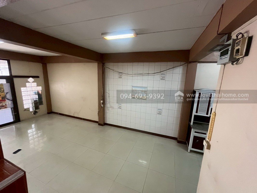 ขายทาวน์เฮ้าส์ 2 ชั้น หมู่บ้านการเคหะทุ่งสองห้อง ซอยกำแพงเพชร6 ซอย7 พื้นที่ 37.4 ตรว. ทำเลทอง ติดถนน 2 ด้าน ด้านหน้าบ้านกับหลังบ้าน คุ้มสุดๆ ราคาคุยกันได้