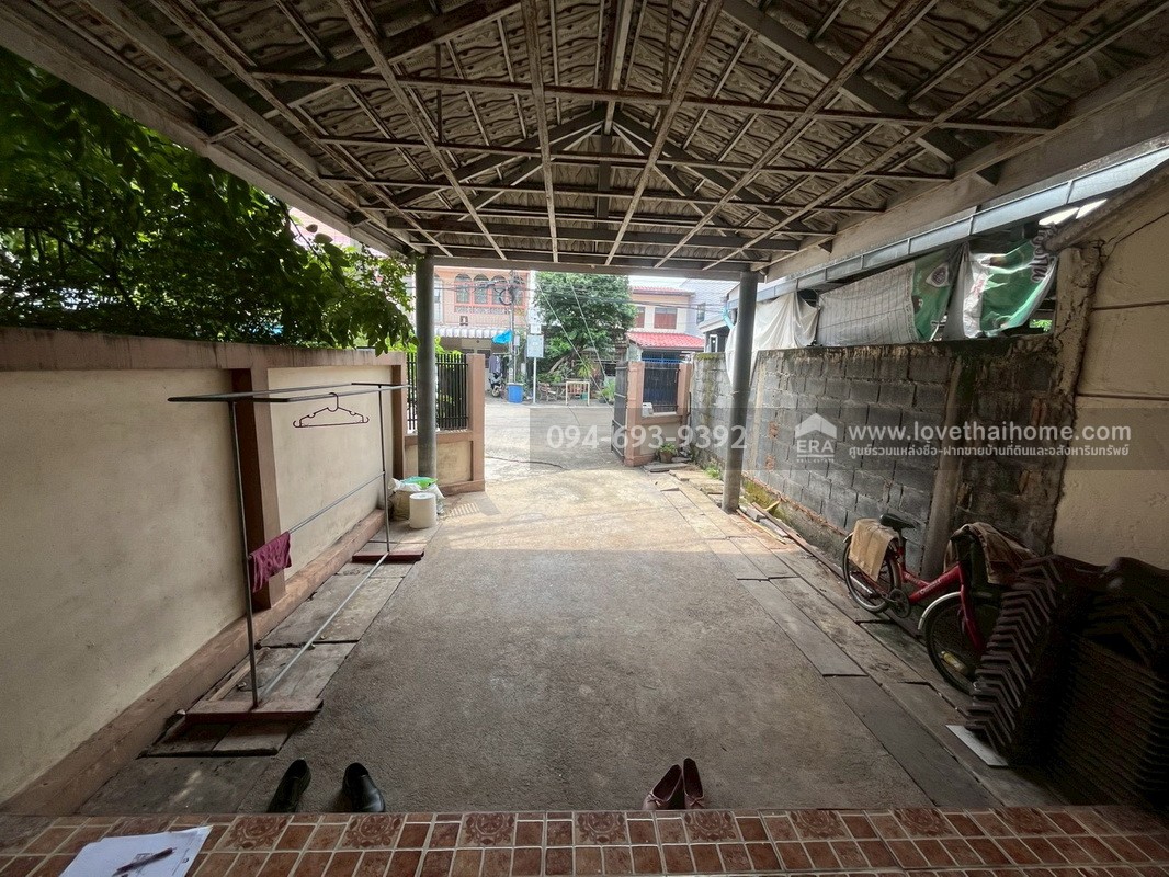 ขายทาวน์เฮ้าส์ 2 ชั้น หมู่บ้านการเคหะทุ่งสองห้อง ซอยกำแพงเพชร6 ซอย7 พื้นที่ 37.4 ตรว. ทำเลทอง ติดถนน 2 ด้าน ด้านหน้าบ้านกับหลังบ้าน คุ้มสุดๆ ราคาคุยกันได้