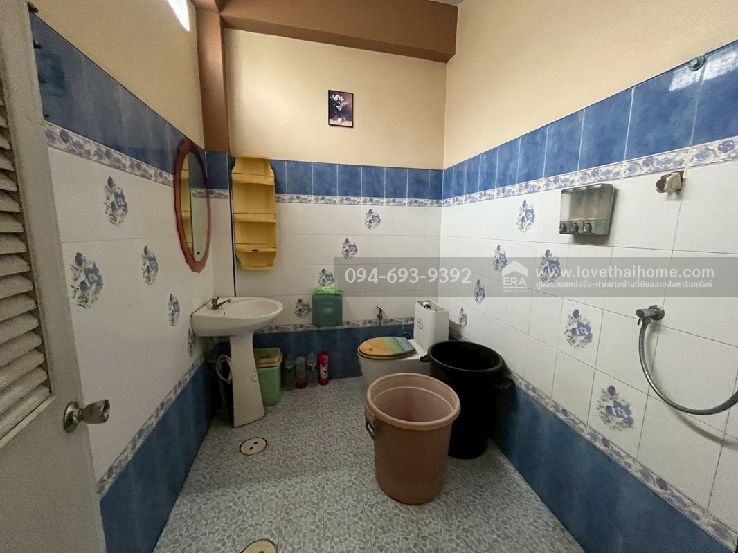 ขายทาวน์เฮ้าส์ 2 ชั้น หมู่บ้านการเคหะทุ่งสองห้อง ซอยกำแพงเพชร6 ซอย7 พื้นที่ 37.4 ตรว. ทำเลทอง ติดถนน 2 ด้าน ด้านหน้าบ้านกับหลังบ้าน คุ้มสุดๆ ราคาคุยกันได้