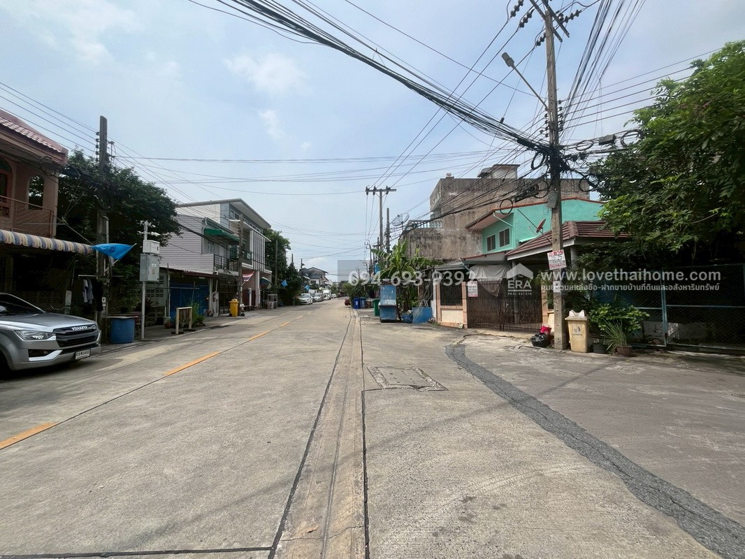 ขายทาวน์เฮ้าส์ 2 ชั้น หมู่บ้านการเคหะทุ่งสองห้อง ซอยกำแพงเพชร6 ซอย7 พื้นที่ 37.4 ตรว. ทำเลทอง ติดถนน 2 ด้าน ด้านหน้าบ้านกับหลังบ้าน คุ้มสุดๆ ราคาคุยกันได้