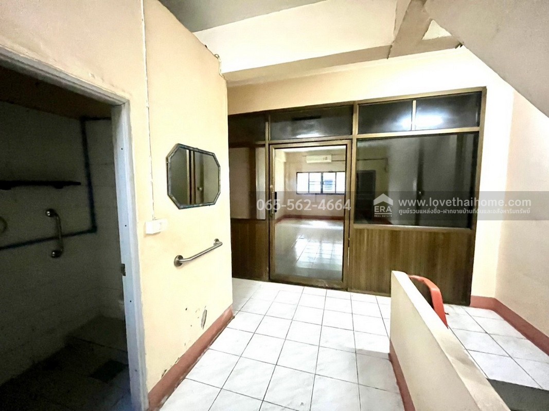 ขายตึกแถว 4 ชั้น คลองหลวง17 ม.ไวท์เฮ้าส์ คลองหลวง ปทุมธานี พื้นที่ 14 ตรว. เพียง 60 เมตร จากถนนใหญ่ ใกล้ตลาดสี่มุมเมือง