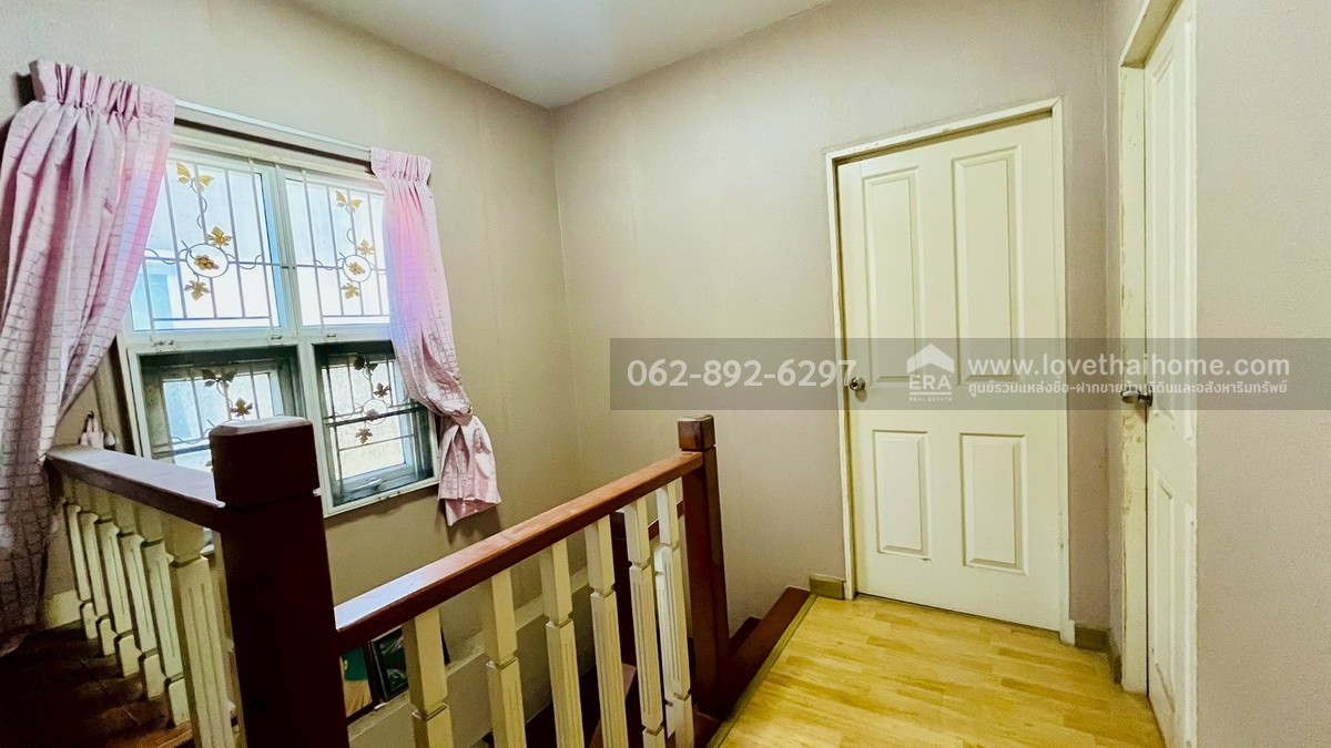 ขายบ้านแฝด 2 ชั้น หมู่บ้านวิลล่า-คุณาลัย ซอยวัดลาดปลาดุก บางบัวทอง พื้นที่ 38.8 ตารางวา ลดราคาแบบสุดๆ เหลือเพียงแค่ 1.9 ล้านบาทเท่านั้น ราคาแบบนี้หาไม่ได้อีกแล้ว (ต่อรองได้)!!!