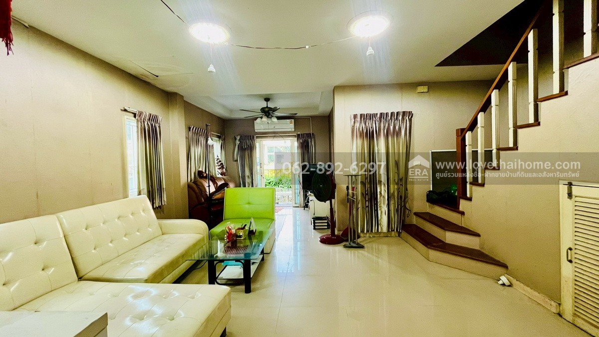 ขายบ้านแฝด 2 ชั้น หมู่บ้านวิลล่า-คุณาลัย ซอยวัดลาดปลาดุก บางบัวทอง พื้นที่ 38.8 ตารางวา ลดราคาแบบสุดๆ เหลือเพียงแค่ 1.9 ล้านบาทเท่านั้น ราคาแบบนี้หาไม่ได้อีกแล้ว (ต่อรองได้)!!!