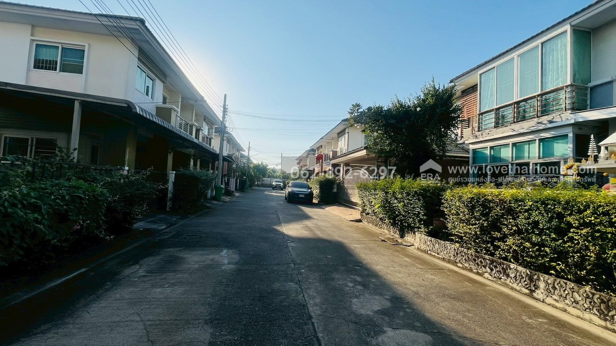 ขายบ้านแฝด 2 ชั้น หมู่บ้านวิลล่า-คุณาลัย ซอยวัดลาดปลาดุก บางบัวทอง พื้นที่ 38.8 ตารางวา ลดราคาแบบสุดๆ เหลือเพียงแค่ 1.9 ล้านบาทเท่านั้น ราคาแบบนี้หาไม่ได้อีกแล้ว (ต่อรองได้)!!!