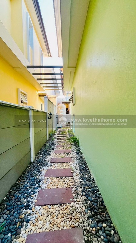 ขายบ้านแฝด 2 ชั้น หมู่บ้านวิลล่า-คุณาลัย ซอยวัดลาดปลาดุก บางบัวทอง พื้นที่ 38.8 ตารางวา ลดราคาแบบสุดๆ เหลือเพียงแค่ 1.9 ล้านบาทเท่านั้น ราคาแบบนี้หาไม่ได้อีกแล้ว (ต่อรองได้)!!!