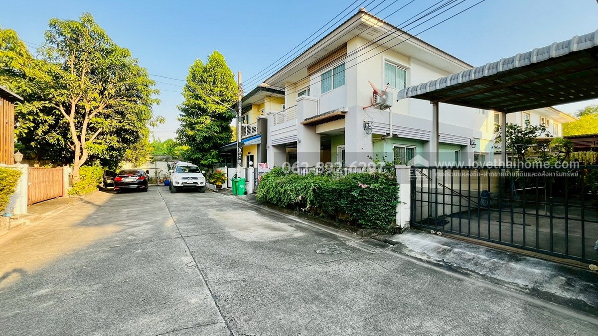 ขายบ้านแฝด 2 ชั้น หมู่บ้านวิลล่า-คุณาลัย ซอยวัดลาดปลาดุก บางบัวทอง พื้นที่ 38.8 ตารางวา ลดราคาแบบสุดๆ เหลือเพียงแค่ 1.9 ล้านบาทเท่านั้น ราคาแบบนี้หาไม่ได้อีกแล้ว (ต่อรองได้)!!!