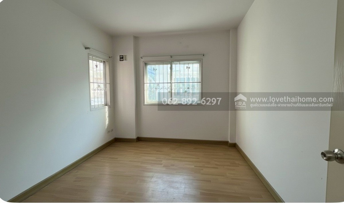 ขายบ้านแฝด 2 ชั้น หมู่บ้านวิลล่า-คุณาลัย ซอยวัดลาดปลาดุก บางบัวทอง พื้นที่ 38.8 ตารางวา ลดราคาแบบสุดๆ เหลือเพียงแค่ 1.9 ล้านบาทเท่านั้น ราคาแบบนี้หาไม่ได้อีกแล้ว (ต่อรองได้)!!!