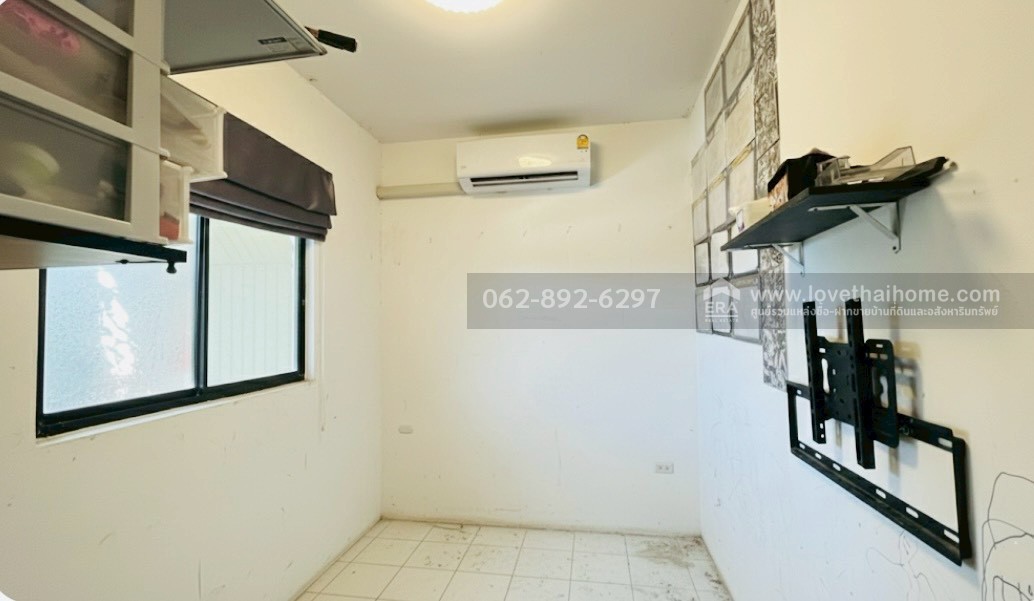 ขายทาวน์เฮ้าส์ 2 ชั้น หมู่บ้านพฤกษาวิลล์104 ซอยเพชรเกษม81 พื้นที่ 19.3 ตรว. ขายราคา 2.39 ล้านบาท บ้านสวยหรู ตกแต่งพร้อมหิ้วกระเป๋าเข้าอยู่ได้เลย