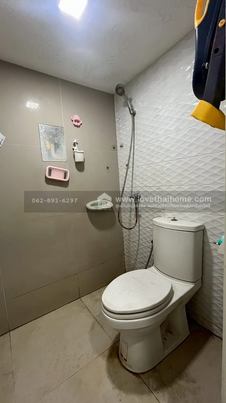 ขายทาวน์เฮ้าส์ 2 ชั้น หมู่บ้านพฤกษาวิลล์104 ซอยเพชรเกษม81 พื้นที่ 19.3 ตรว. ขายราคา 2.39 ล้านบาท บ้านสวยหรู ตกแต่งพร้อมหิ้วกระเป๋าเข้าอยู่ได้เลย