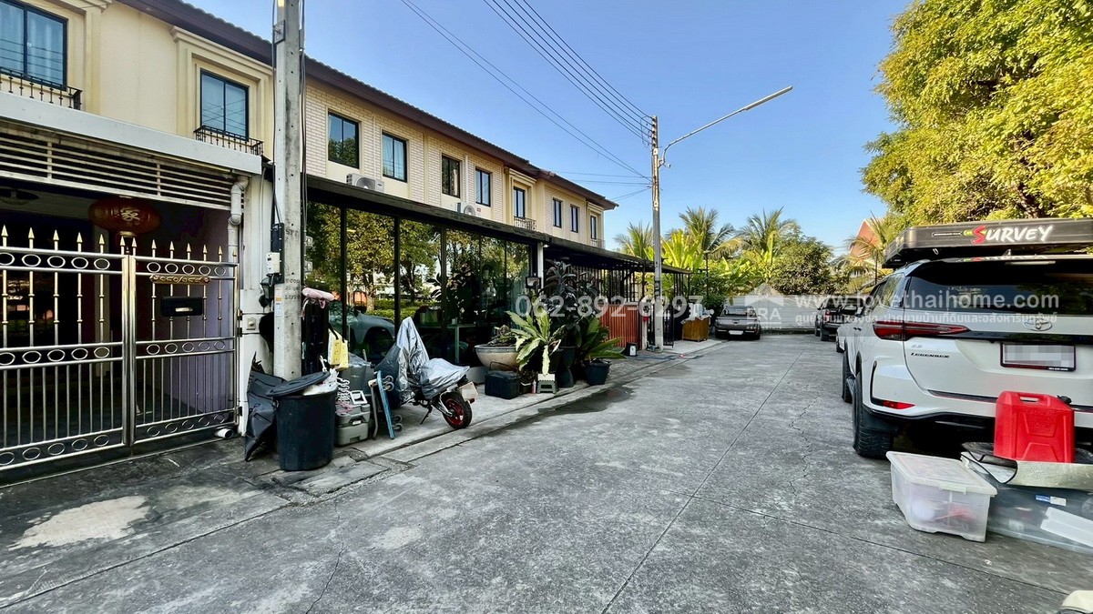 ขายทาวน์เฮ้าส์ 2 ชั้น หมู่บ้านพฤกษาวิลล์104 ซอยเพชรเกษม81 พื้นที่ 19.3 ตรว. ขายราคา 2.39 ล้านบาท บ้านสวยหรู ตกแต่งพร้อมหิ้วกระเป๋าเข้าอยู่ได้เลย