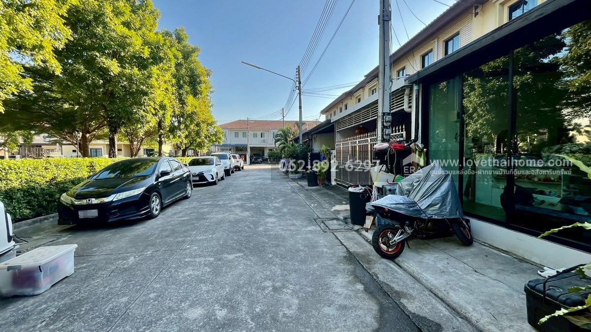 ขายทาวน์เฮ้าส์ 2 ชั้น หมู่บ้านพฤกษาวิลล์104 ซอยเพชรเกษม81 พื้นที่ 19.3 ตรว. ขายราคา 2.39 ล้านบาท บ้านสวยหรู ตกแต่งพร้อมหิ้วกระเป๋าเข้าอยู่ได้เลย