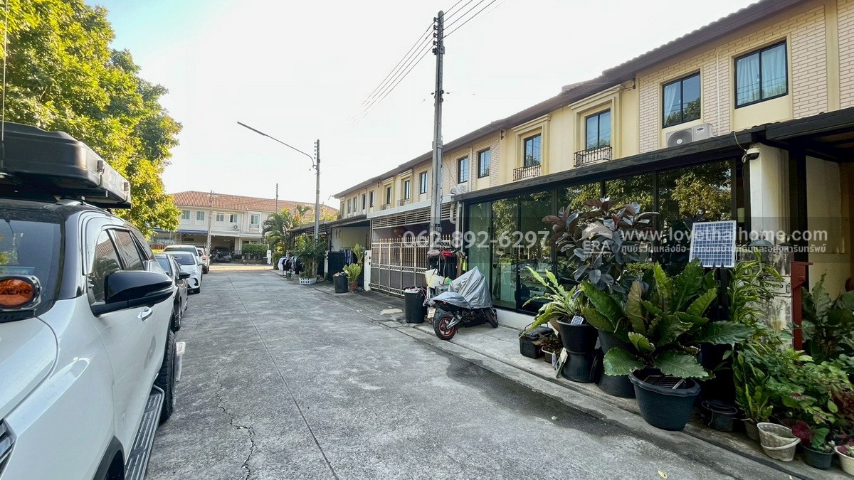 ขายทาวน์เฮ้าส์ 2 ชั้น หมู่บ้านพฤกษาวิลล์104 ซอยเพชรเกษม81 พื้นที่ 19.3 ตรว. ขายราคา 2.39 ล้านบาท บ้านสวยหรู ตกแต่งพร้อมหิ้วกระเป๋าเข้าอยู่ได้เลย