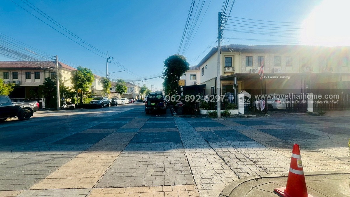 ขายทาวน์เฮ้าส์ 2 ชั้น หมู่บ้านพฤกษาวิลล์104 ซอยเพชรเกษม81 พื้นที่ 19.3 ตรว. ขายราคา 2.39 ล้านบาท บ้านสวยหรู ตกแต่งพร้อมหิ้วกระเป๋าเข้าอยู่ได้เลย