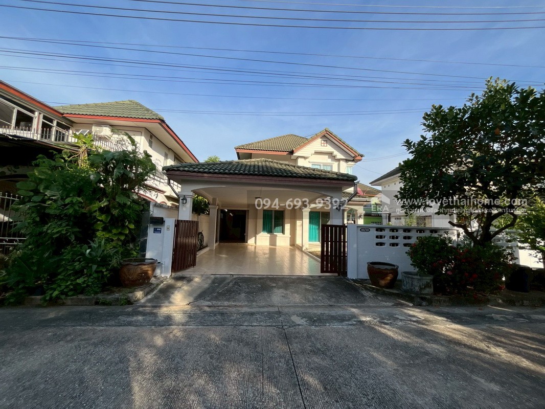 ขายบ้านเดี่ยว 2 ชั้น หมู่บ้านสัมมากร คลอง7 ถนนรังสิต-นครนายก พื้นที่ 54 ตรว. สวย สงบ เหมาะพักผ่อน ขายเพียง 3.1 ล้านบาท ถูกที่สุดในโครงการค่ะ