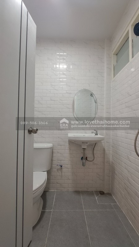 ขายทาวน์เฮ้าส์ หมู่บ้านนริศรา ธัญบุรี คลอง11 ถนนรังสิต-นครนายก พื้นที่ 18 ตรว. ขาย 1.2 ล้านบาท บ้านพร้อมอยู่ รีโนเวทใหม่ทั้งหลัง ฟรีค่าใช้จ่ายวันโอน ถือกระเป๋าเข้าอยู่ได้เลย