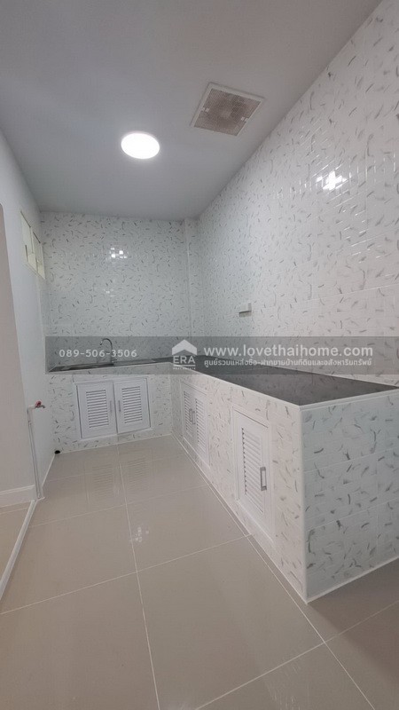 ขายทาวน์เฮ้าส์ หมู่บ้านนริศรา ธัญบุรี คลอง11 ถนนรังสิต-นครนายก พื้นที่ 18 ตรว. ขาย 1.2 ล้านบาท บ้านพร้อมอยู่ รีโนเวทใหม่ทั้งหลัง ฟรีค่าใช้จ่ายวันโอน ถือกระเป๋าเข้าอยู่ได้เลย