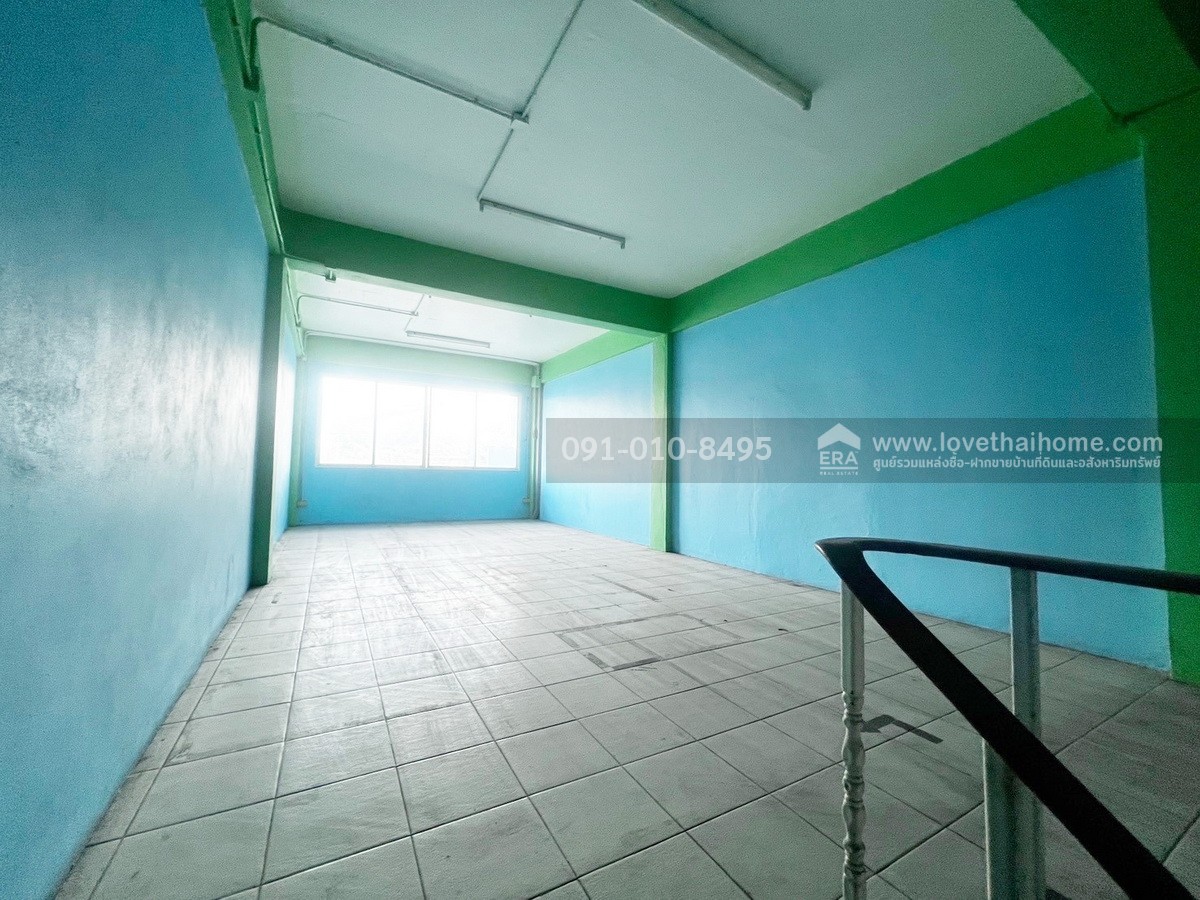 ขายอาคารพาณิชย์ ปากเกร็ด นนทบุรี ติดถนนเลี่ยงเมืองปากเกร็ด ตึก 3 คูหา 4.5 ชั้น มีดาดฟ้า 51 ตรว. หรือแบ่งขาย พร้อมผู้เช่าปัจจุบัน ราคา 12 ล้าน ราคาถูกที่สุดในย่านเลี่ยงเมืองปากเกร็ด ซื้อแล้วทำเงินได้ทันที ทำเลคุณภาพเหมาะแก่การลงทุน ราคานี้หาไม่ได้แล้ว