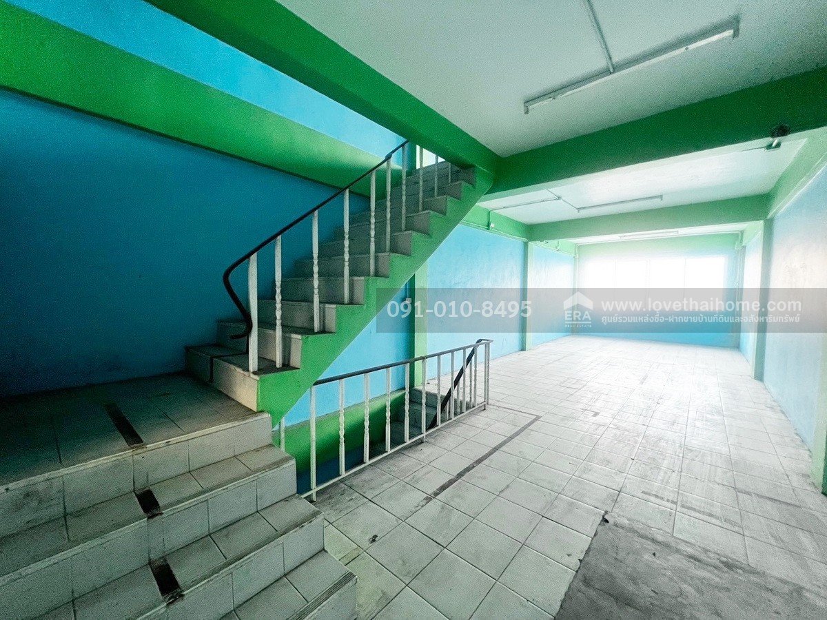 ขายอาคารพาณิชย์ ปากเกร็ด นนทบุรี ติดถนนเลี่ยงเมืองปากเกร็ด ตึก 3 คูหา 4.5 ชั้น มีดาดฟ้า 51 ตรว. หรือแบ่งขาย พร้อมผู้เช่าปัจจุบัน ราคา 12 ล้าน ราคาถูกที่สุดในย่านเลี่ยงเมืองปากเกร็ด ซื้อแล้วทำเงินได้ทันที ทำเลคุณภาพเหมาะแก่การลงทุน ราคานี้หาไม่ได้แล้ว