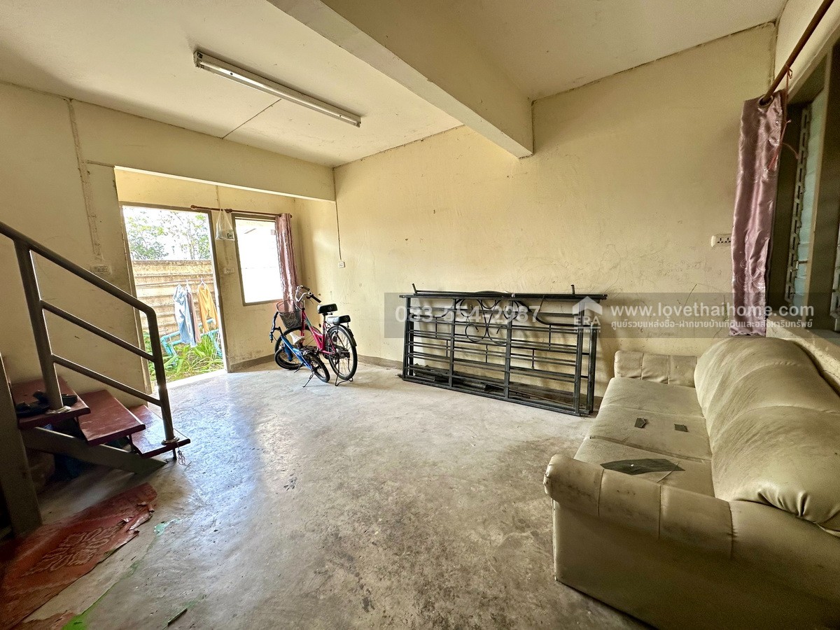 ขายทาวน์เฮ้าส์ รังสิต-นครนายก บ้านเอื้ออาทรรังสิต(คลอง9) ซอย15 ปทุมธานี พื้นที่ 16.2 ตรว. ขายถูกที่สุดในโครงการ เพียง 650,000 บาทเท่านั้น โครงการน่าอยู่ ใกล้ทางด่วนวงแหวนตะวันออก