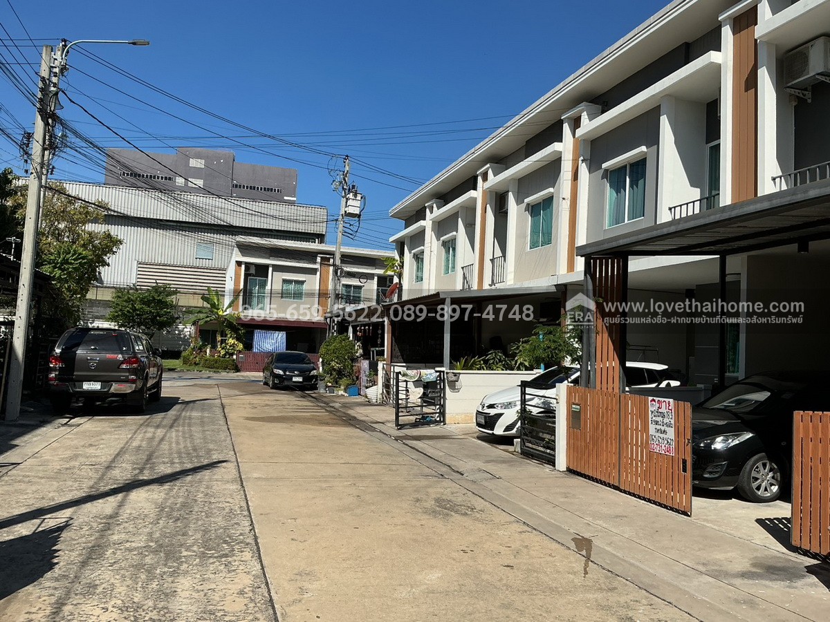 ขายทาวน์เฮ้าส์ หมู่บ้านพลีโน่ ศรีนครินทร์-เทพารักษ์ บางพลี สมุทรปราการ พื้นที่ 18 ตรว. ขายราคาถูกมากเพียง 2.39 ล้าน ถูกที่สุดในโครงการ ใกล้ BTS สายสุขุมวิท-ศรีนครินทร์ และทางด่วนวงแหวนรอบนอก-กรุงเทพฯฝั่งใต้ รีบตัดสินใจด่วน!