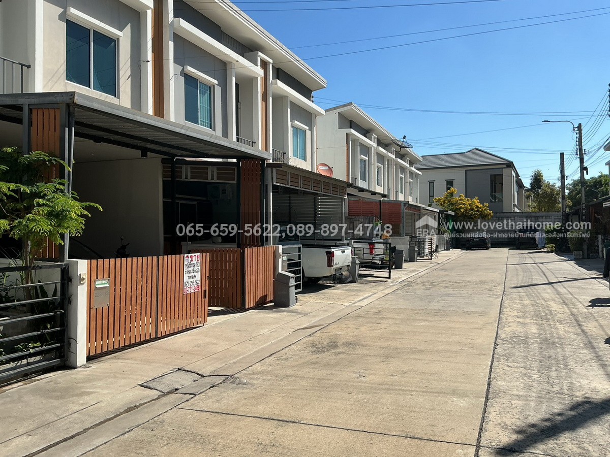 ขายทาวน์เฮ้าส์ หมู่บ้านพลีโน่ ศรีนครินทร์-เทพารักษ์ บางพลี สมุทรปราการ พื้นที่ 18 ตรว. ขายราคาถูกมากเพียง 2.39 ล้าน ถูกที่สุดในโครงการ ใกล้ BTS สายสุขุมวิท-ศรีนครินทร์ และทางด่วนวงแหวนรอบนอก-กรุงเทพฯฝั่งใต้ รีบตัดสินใจด่วน!