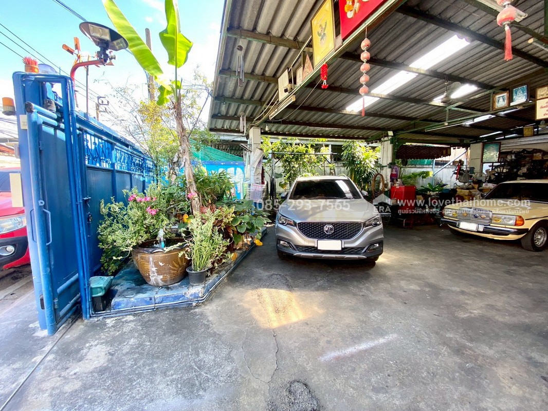 ขายบ้านเดี่ยว 2 ชั้น ซอยนวมินทร์42 พื้นที่ 95 ตารางวา ขาย 16.5 ล้านบาท ทำเลดีมาก ถนนเมน เข้าซอยเพียง 100 เมตร ใกล้เดอะมอลล์บางกะปิ