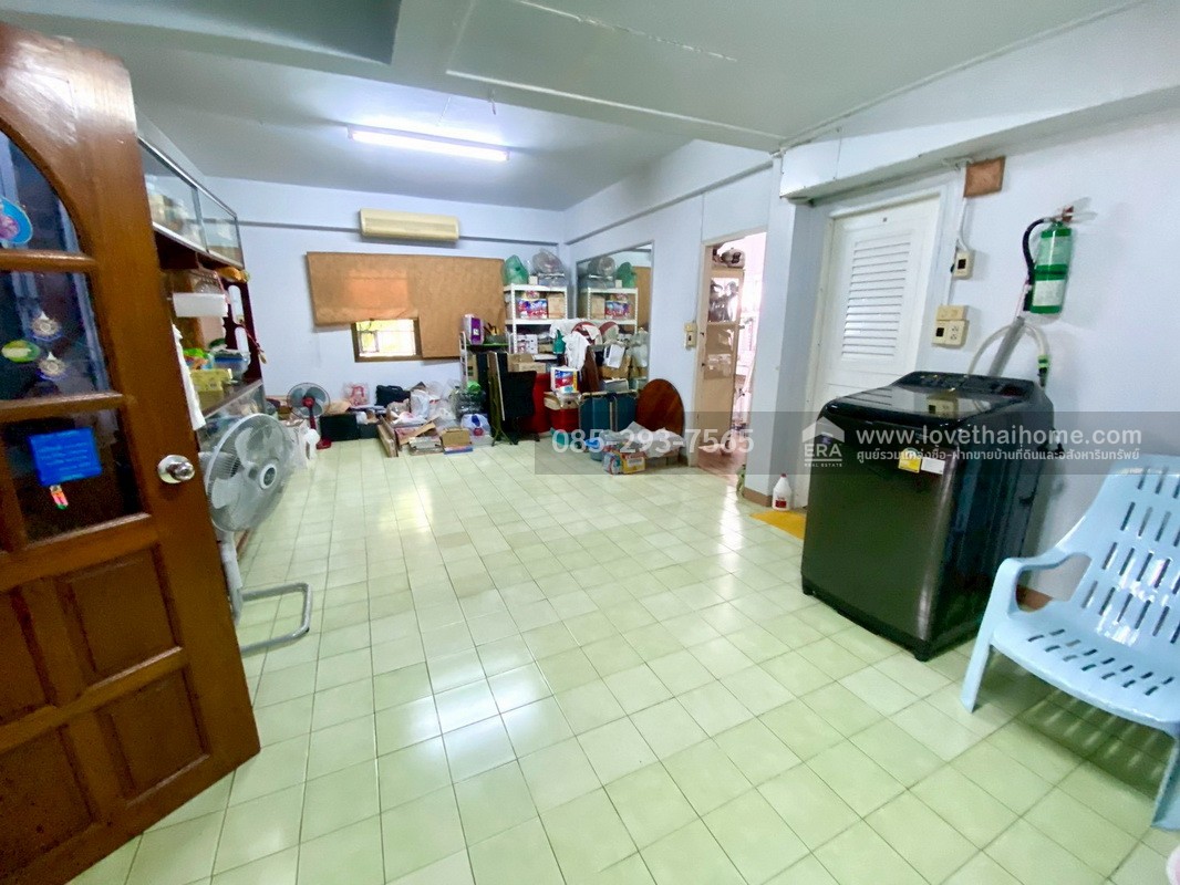 ขายบ้านเดี่ยว 2 ชั้น ซอยนวมินทร์42 พื้นที่ 95 ตารางวา ขาย 16.5 ล้านบาท ทำเลดีมาก ถนนเมน เข้าซอยเพียง 100 เมตร ใกล้เดอะมอลล์บางกะปิ