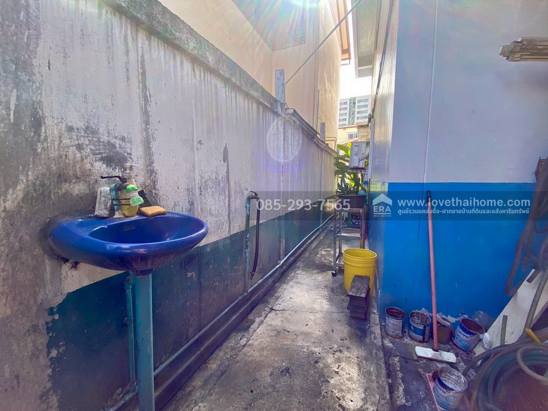 ขายบ้านเดี่ยว 2 ชั้น ซอยนวมินทร์42 พื้นที่ 95 ตารางวา ขาย 16.5 ล้านบาท ทำเลดีมาก ถนนเมน เข้าซอยเพียง 100 เมตร ใกล้เดอะมอลล์บางกะปิ