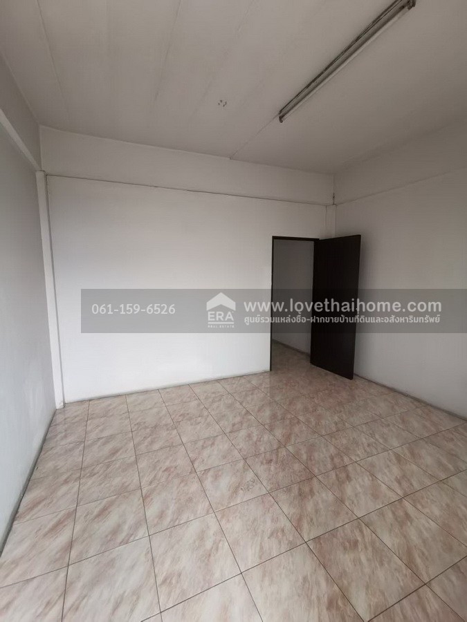 ขายตึกแถว4.5ชั้น ริมถนนคลองหลวง-คลองสอง ปทุมธานี พื้นที่16ตรว. ใกล้ตลาดไท ราคา 3.8 ล้าน (ให้เช่า 16,000.-/เดือน) เหมาะทำการค้าและอยู่อาศัย