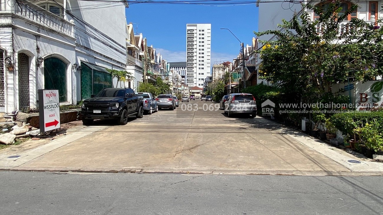 ขายทาวน์โฮม3ชั้น ลาดพร้าว62 หมู่บ้านพรรณวดี ลัดออกรัชดาภิเษก สี่แยกสุทธิสารได้ ภายใน 10 นาที พื้นที่28ตรว. ราคา 5.5 ล้าน อยู่ใกล้สถานีรถไฟฟ้าสายสีเหลือง-โชคชัย 4